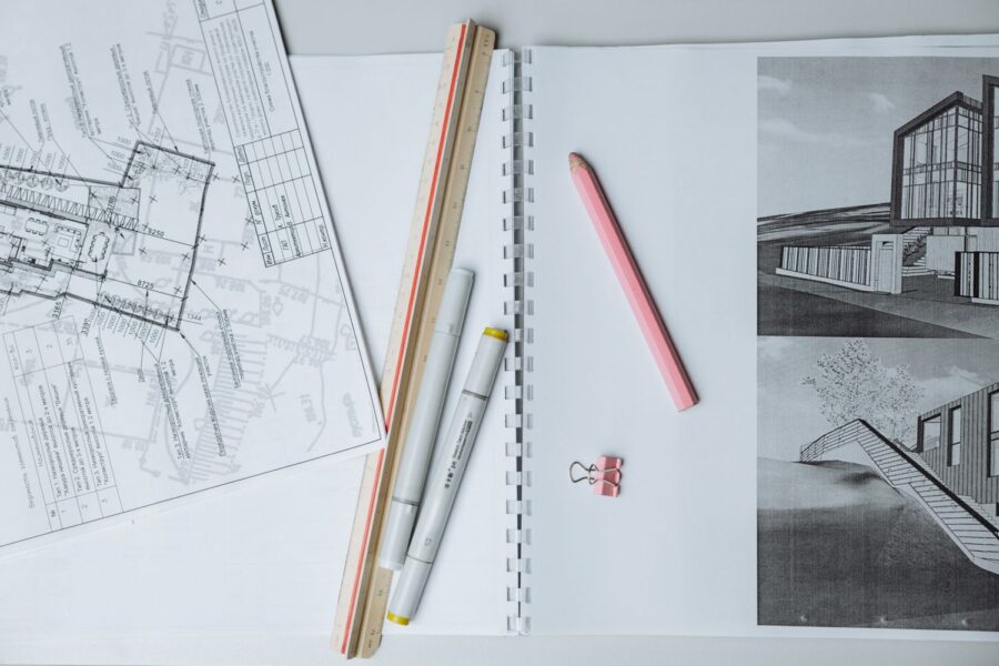 Disegno tecnico di un progetto con matita e righello